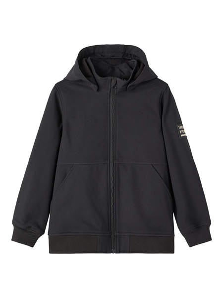 Se NAME IT Softshell Jakke Alfa Badge Sort hos Smartkidz.dk